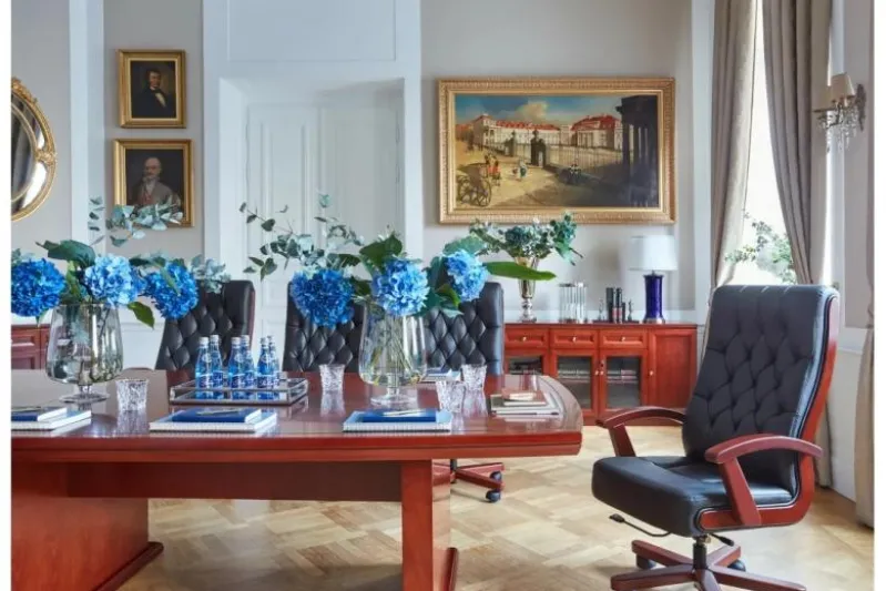 Arredo completo per sala riunione con tavolo 360 cm e 8 poltrona direzionale