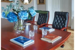 Arredo completo per sala riunione con tavolo 360 cm e 8 poltrona direzionale