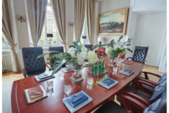 Arredo completo per sala riunione con tavolo 360 cm e 8 poltrona direzionale