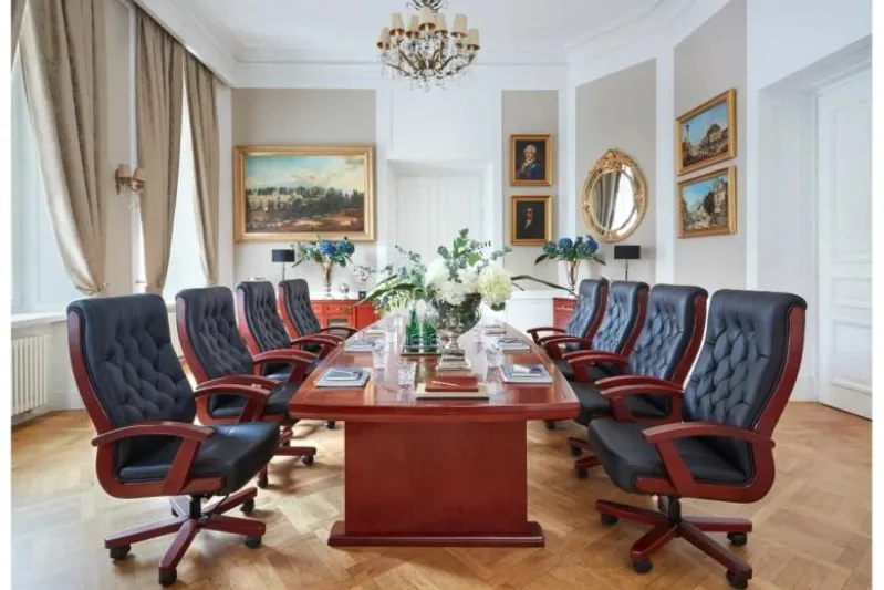 Arredo completo per sala riunione con tavolo 360 cm e 8 poltrona direzionale