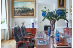 Arredo completo per sala riunione con tavolo 8 posti 280 cm e sedie