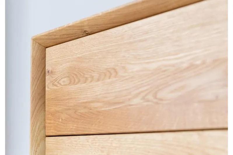 Cassettiera in legno naturale massello e vetro grafite moderna