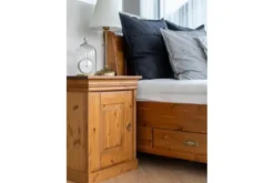 Comodino legno massello di pino color miele toscano shabby