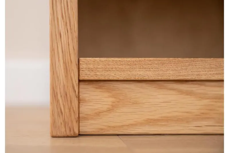 Comodino moderno in legno naturale massello oliato e nero