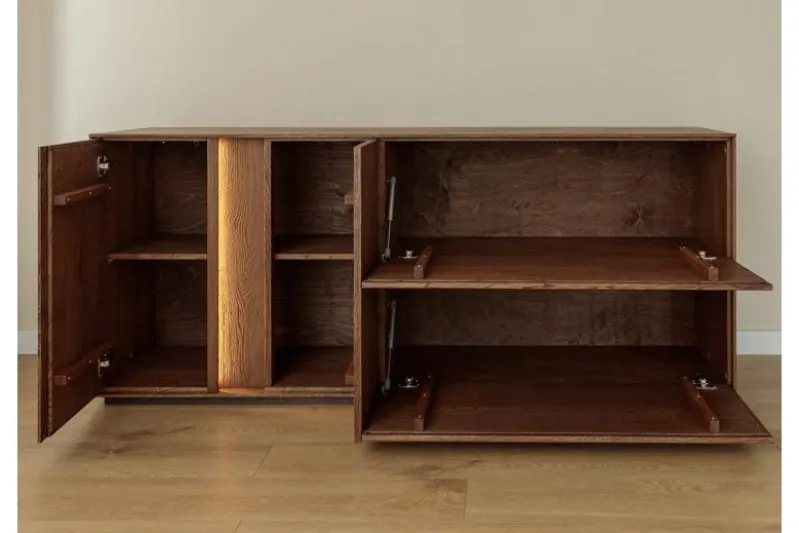 Credenza moderna alta in rovere massello tabacco con LED