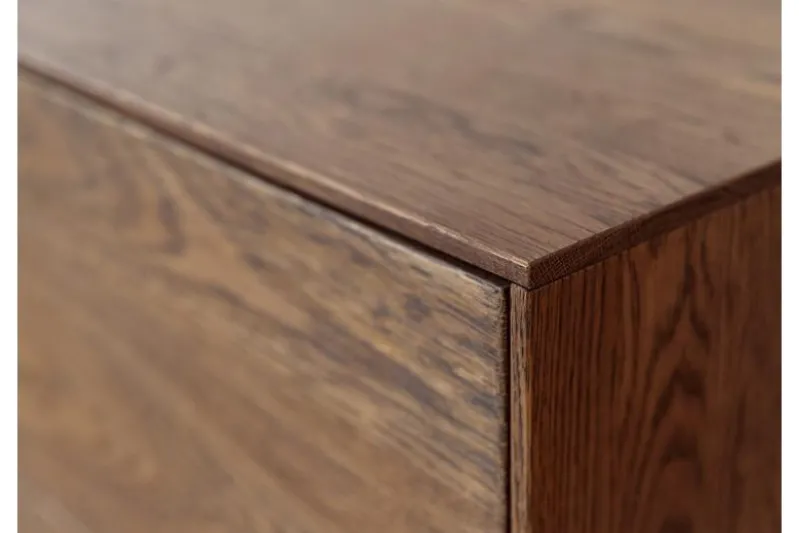 Credenza moderna alta in rovere massello tabacco con LED
