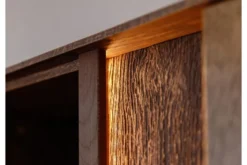 Credenza moderna alta in rovere massello tabacco con LED