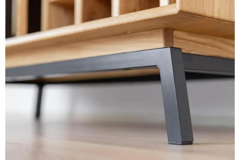 Credenza moderna in rovere massello con portabottiglie