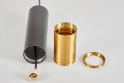 LAMPADA A SOSPENSIONE MODERNA CON TUBO NERO E OTTONE LINEO W1