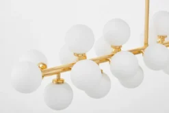 Lampadario a sospensione a bocce bianche e ramo oro 24 punti luce PETRICA W24