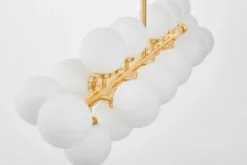 Lampadario a sospensione a bocce bianche e ramo oro 24 punti luce PETRICA W24