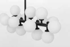 Lampadario a sospensione a sfere con barra nera PETRICA W16