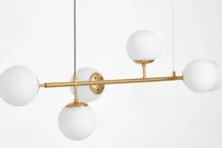 Lampadario moderno ottone 6 sfere bianche CEREDO W6