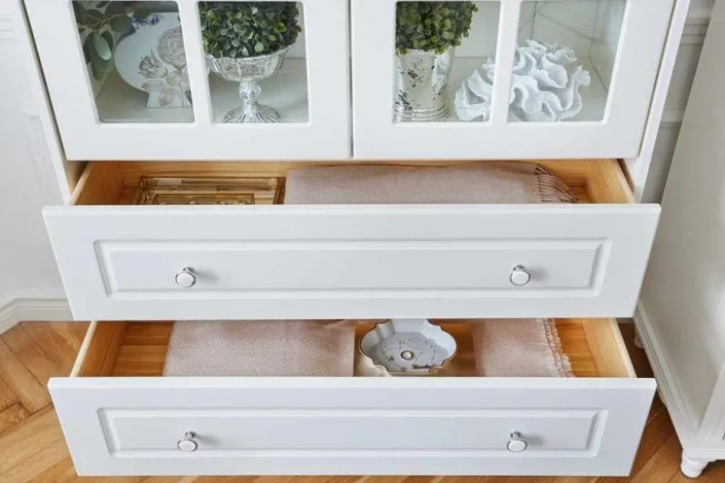 Libreria provenzale in legno con ante in vetro e cassetti Princess 850