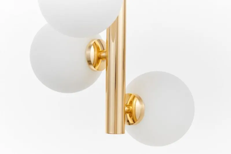 Plafoniera moderna oro con 7 sfere in vetro bianco PETRICA W7