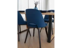 Poltroncina blu imbottita BRENO