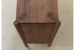 Scarpiera chiusa stile moderno in rovere massello tabacco