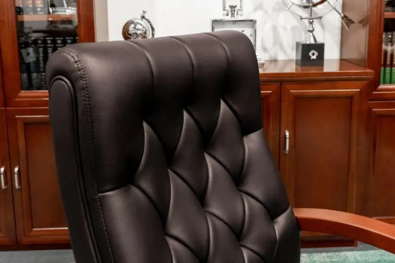 Sedia da conferenza classica pelle marrone CONSUL