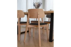 Sedia da pranzo imbottita grigia con gambe in faggio COMO