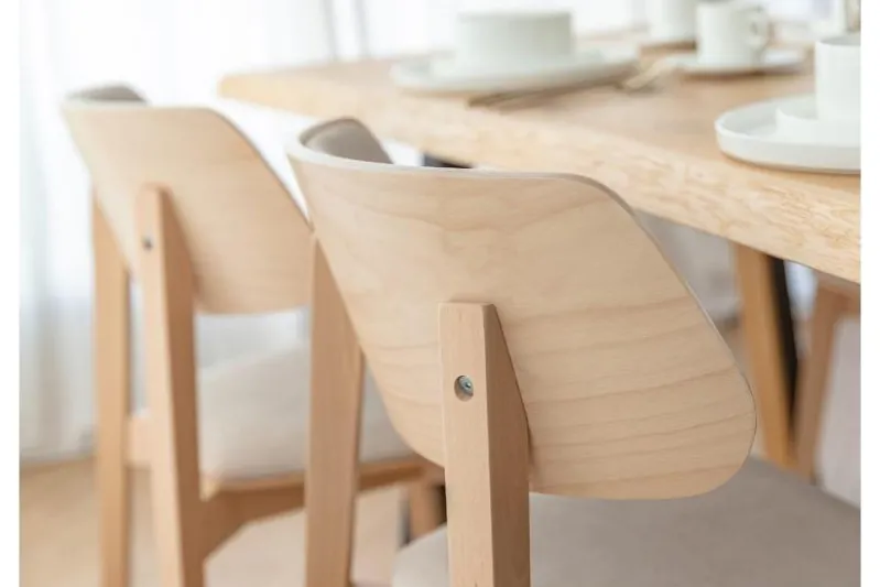 Sedia da pranzo in velluto beige con gambe in faggio COMO