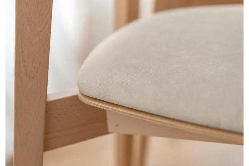 Sedia da pranzo in velluto beige con gambe in faggio COMO