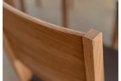 Sedia in rovere massello e sedile in pelle ecologica marrone PRATO