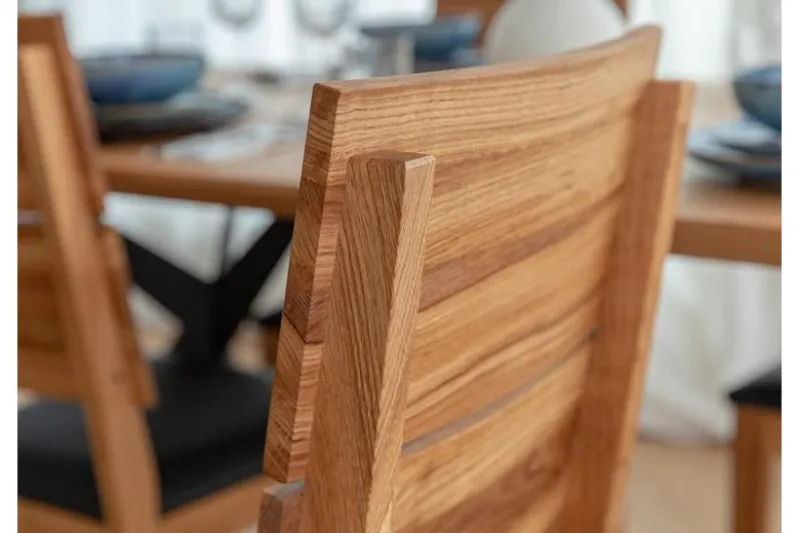 Sedia per tavolo rovere massello e sedile nero imbottito VERTO