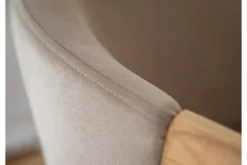 Sedia poltroncina rovere massello e velluto beige FORIO