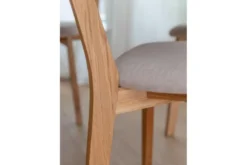 Sedia rovere massello con imbottitura in tessuto beige LEON