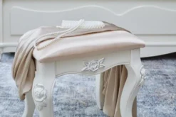Sgabello basso imbottito avorio stile classico Bella 950