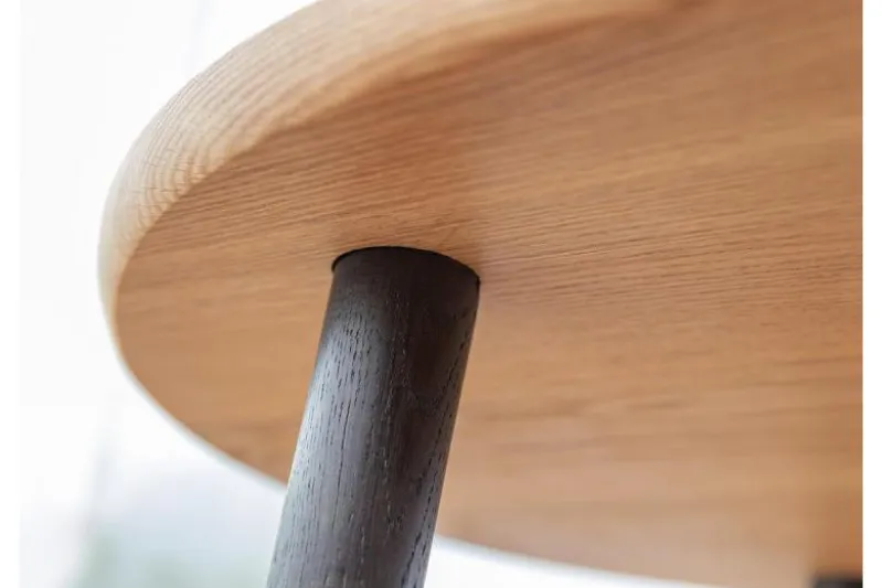 Tavolino in rovere massello naturale a 3 gambe