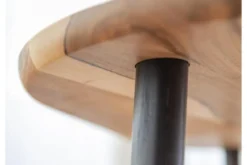 Tavolino moderno ovoidale in legno massello naturale di noce