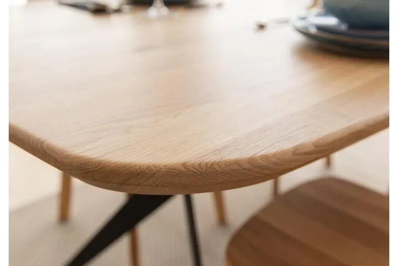 Tavolo moderno ovale in legno massello rovere e metallo nero 160x90 SISTINA